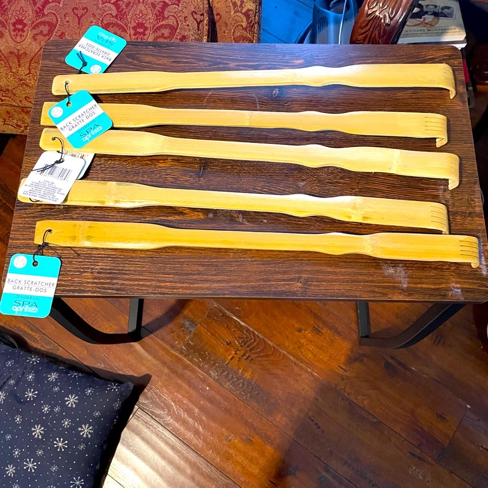 Wooden back scratcher